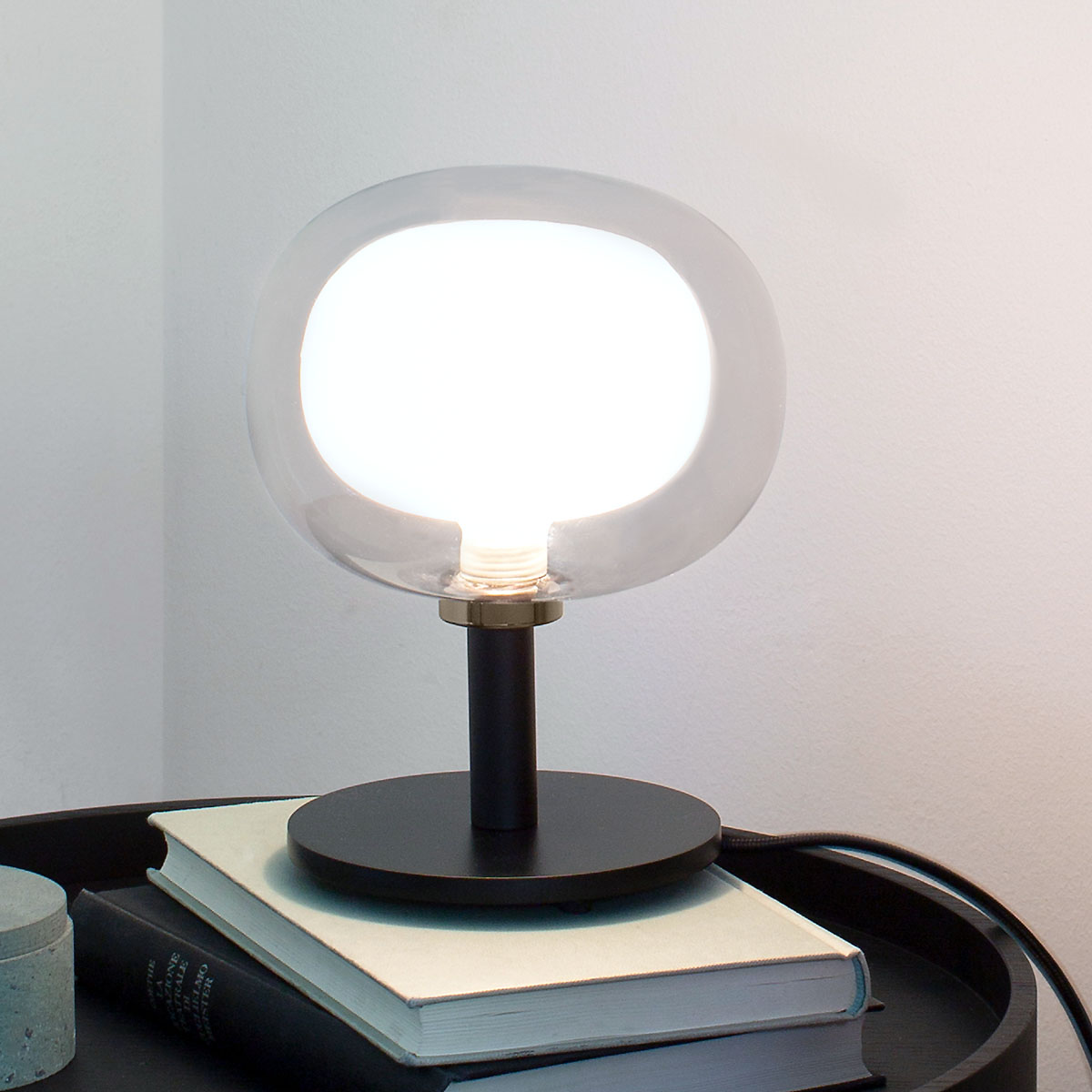 Nabila 552.32 Tischleuchte H: 20 cm. Schwarz Matt / Messing & Klarglas- Ausstellungsstück Nabila 552.32 Tischleuchte H: 20 cm, Schwarz Matt / Messing & Klarglas