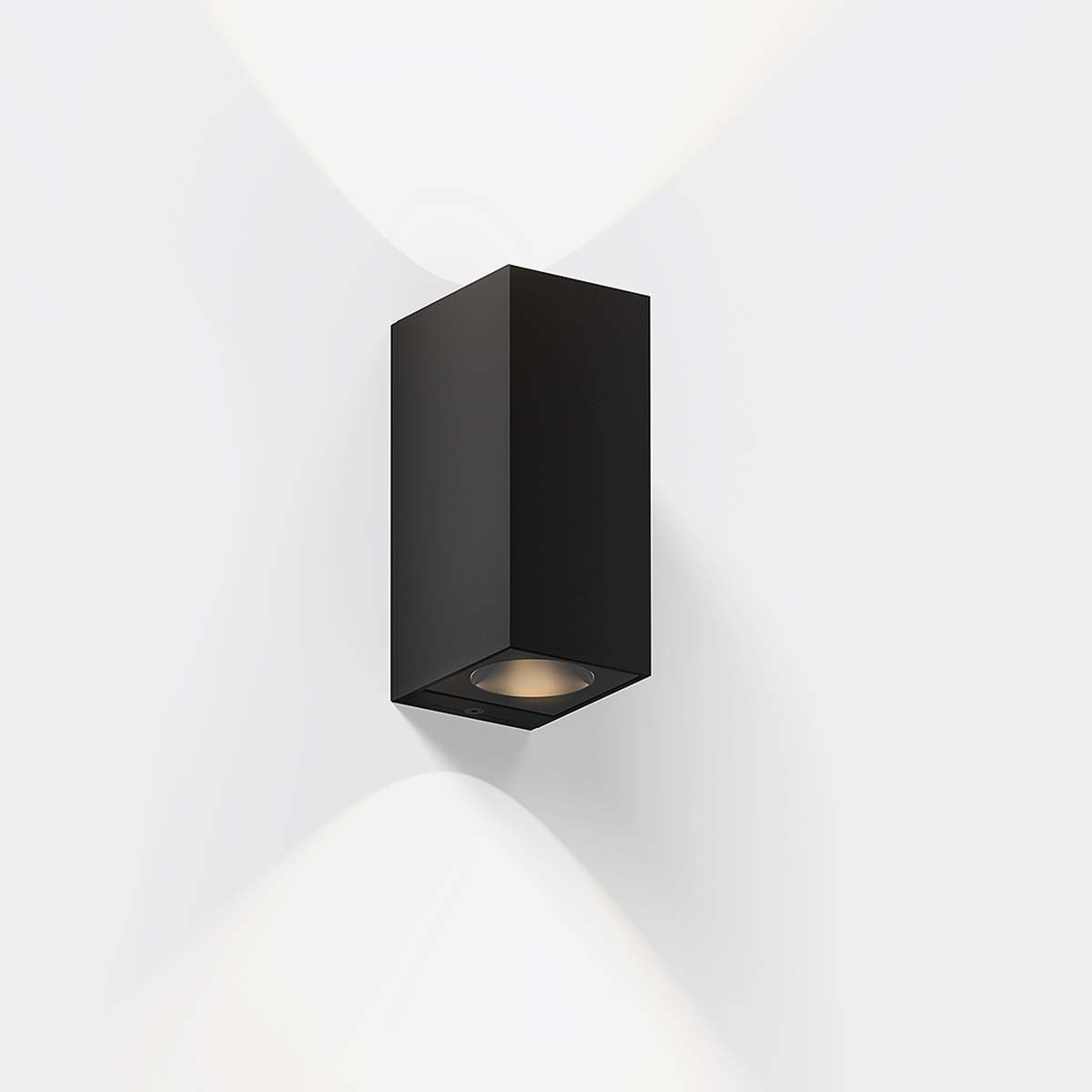 IP44.de iem.2 Wandleuchte, H: 15 cm, T: 8,2 cm Deep Black