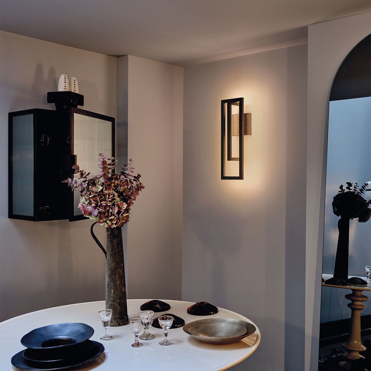 Borely Wandleuchte, B: 16 cm, H: 48 cm Gold – zeitloses Design des Herstellers DCW Editions ideal im Schlafzimmer Borely Wandleuchte, B: 16 cm, H: 48 cm Schwarz – hochwertige Designerlampe des Herstellers DCW Editions für den Flur