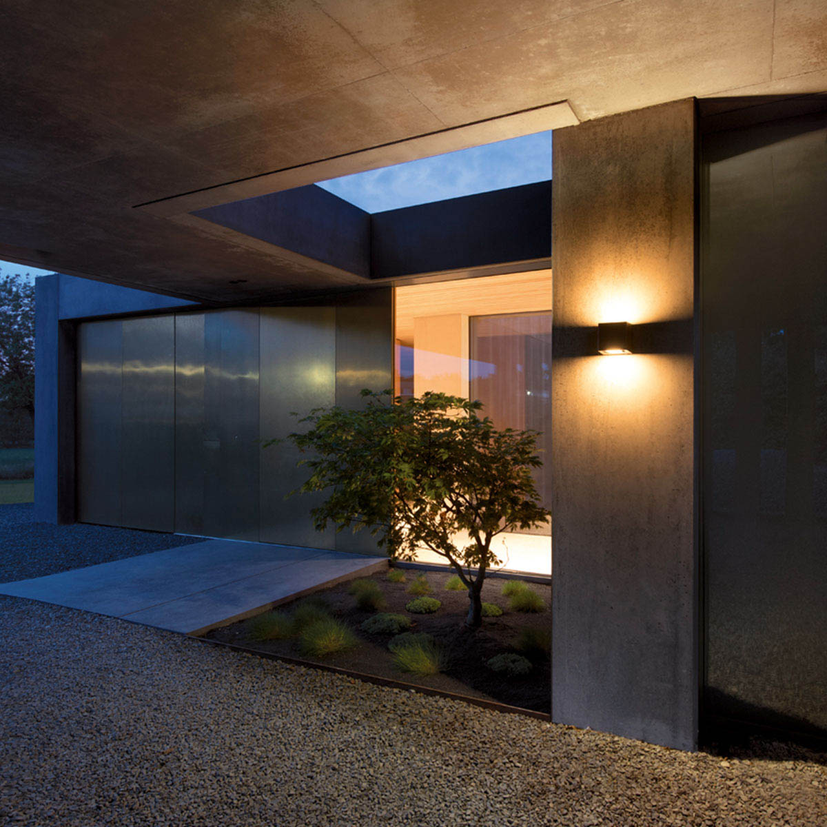 Rechteckige Wandleuchte für außen an der Wand befestigt