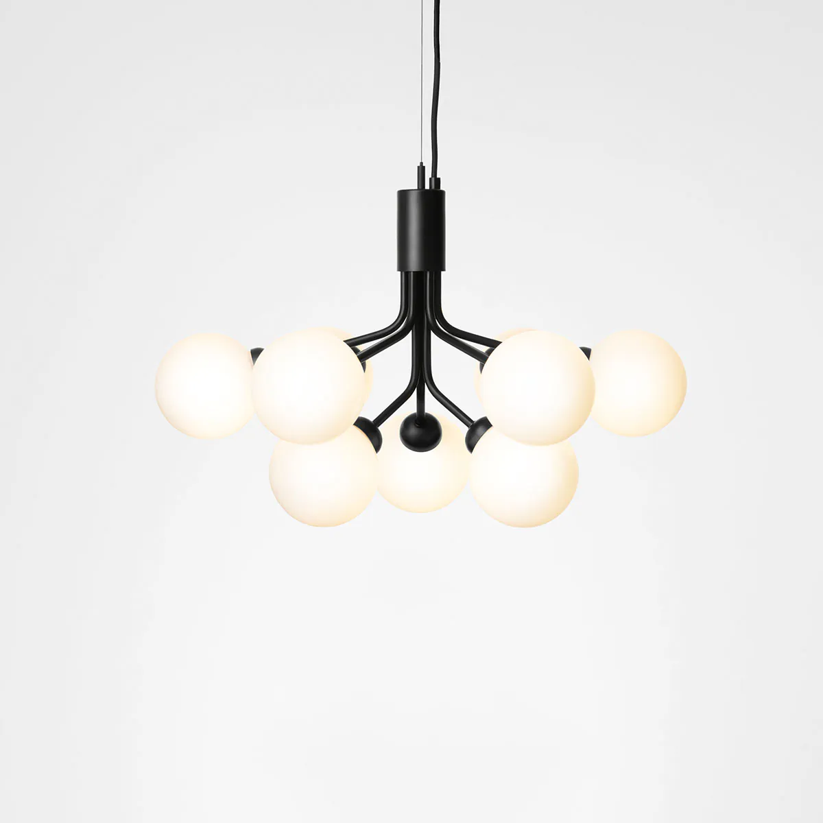 Apiales 9 Pendelleuchte, Ø: 59,5 cm, Schwarz satiniert & Opalglas