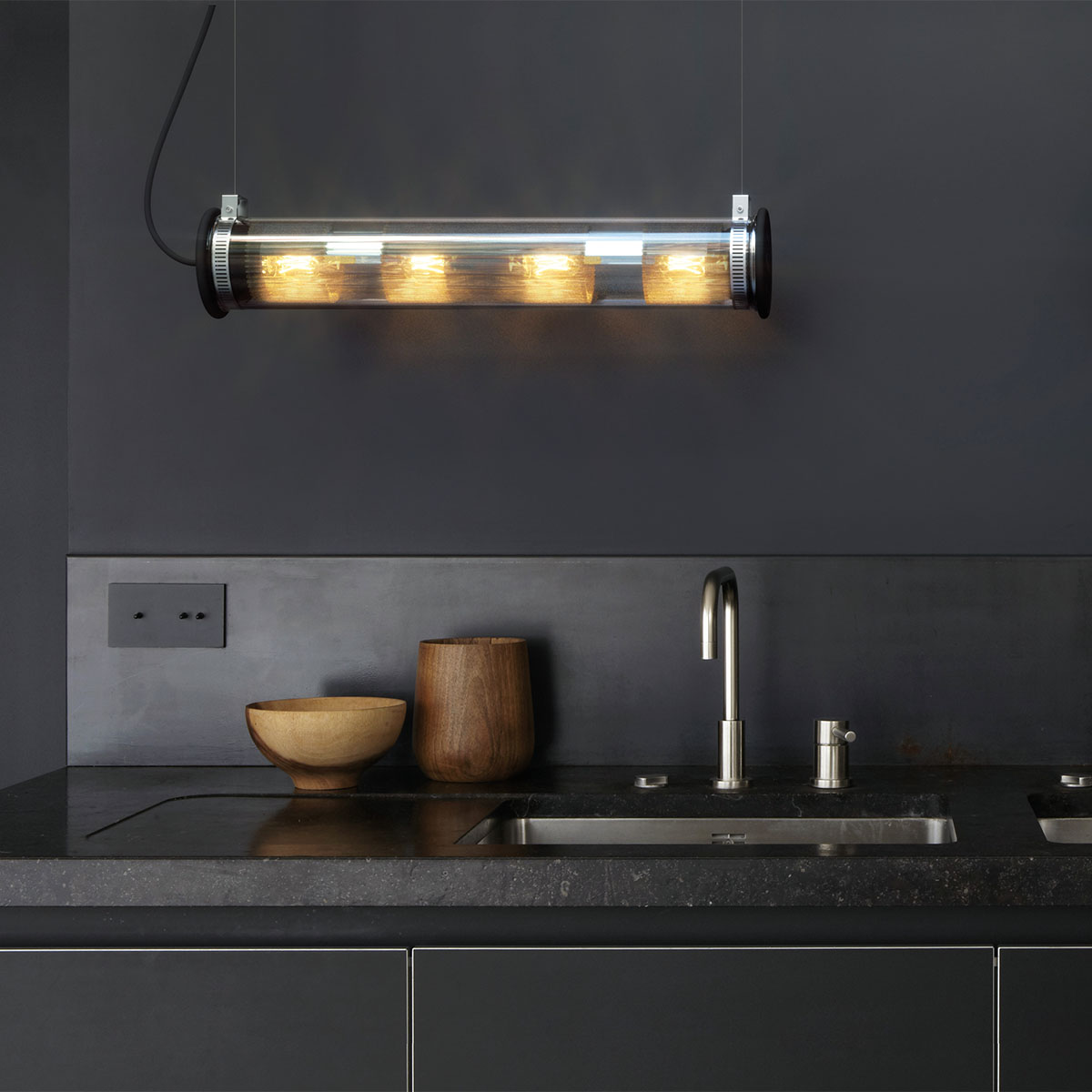 In The Tube Pendant Horizontal 120-1300 Pendelleuchte, Gold & Silber, L: 132 cm in Gold Silber – hochwertige Designerlampe von DCW Editions passt perfekt ins Wohnzimmer