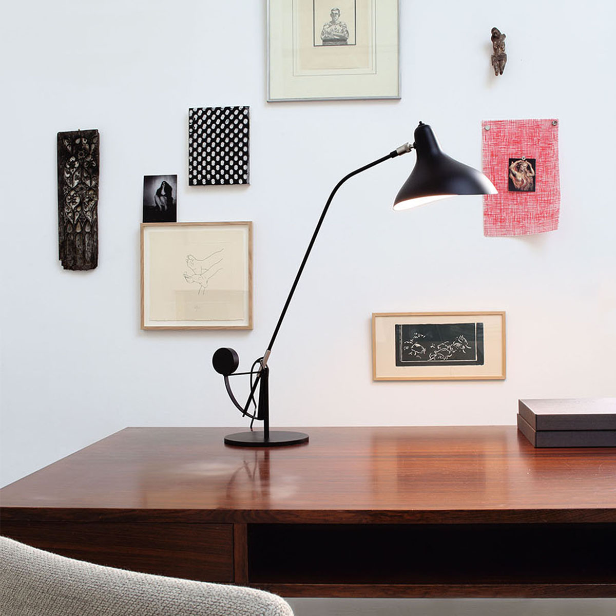 Mantis BS3 Tischleuchte H: 63 cm - 84 cm in Schwarz – exklusives Design aus dem Hause DCW Editions für den Nachttisch