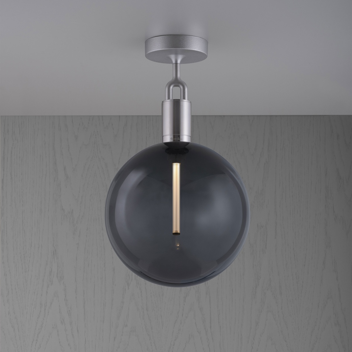 Buster + Punch Forked Deckenleuchte, Globe, Medium, Messing / Rauchglas