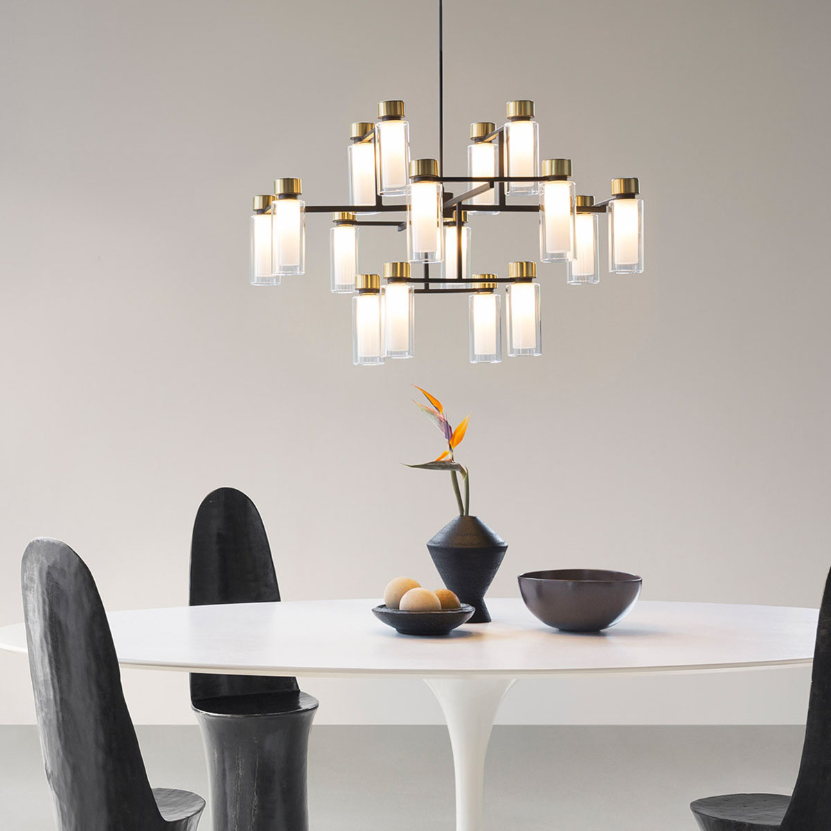 Osman 560.16 Pendelleuchte 16-flammig Ø: 90 cm, Schwarz Matt / Messing & Klarglas Osman 560.16 Pendelleuchte 16-flammig Ø: 90 cm, Schwarz Matt / Schwarz Chrom & Rauchglas