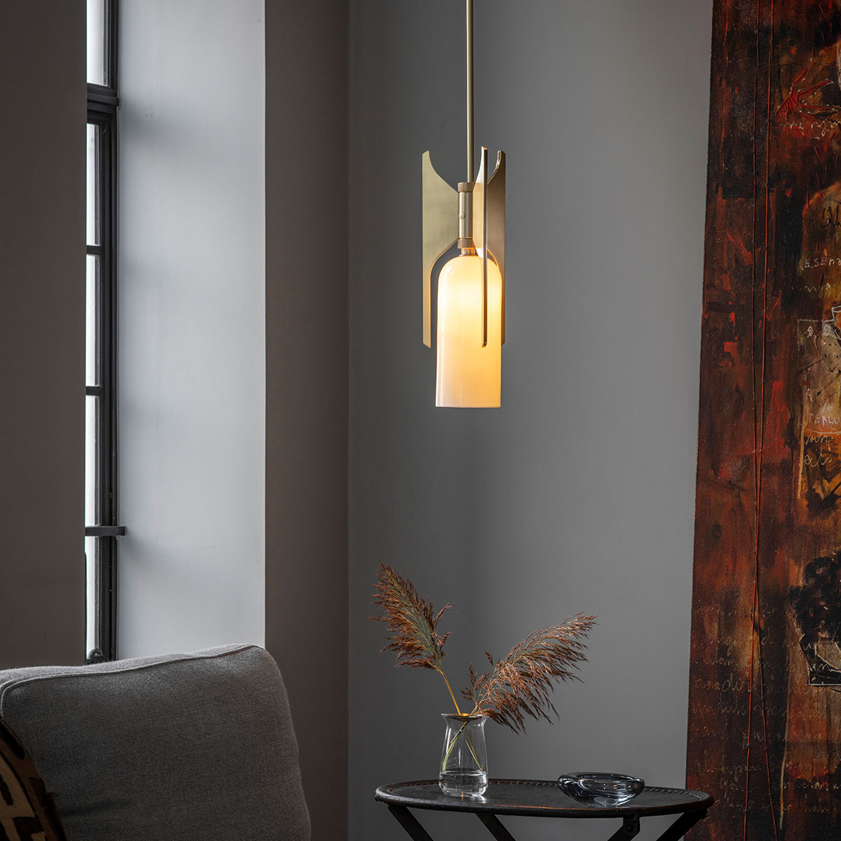 blendfreies Licht: Bert Frank Pennon Pendelleuchte, Ø: 15,7 cm, Messing gebürstet – gefertigt aus gebürstetes Messing und Porzellan, luxuriöse Verarbeitung Perfekt für Esszimmer oder Lounge: Bert Frank Pennon Pendelleuchte, Ø: 15,7 cm, Bronze aus goldfarbene Oberfläche und Porzellan – atmosphärisches Licht