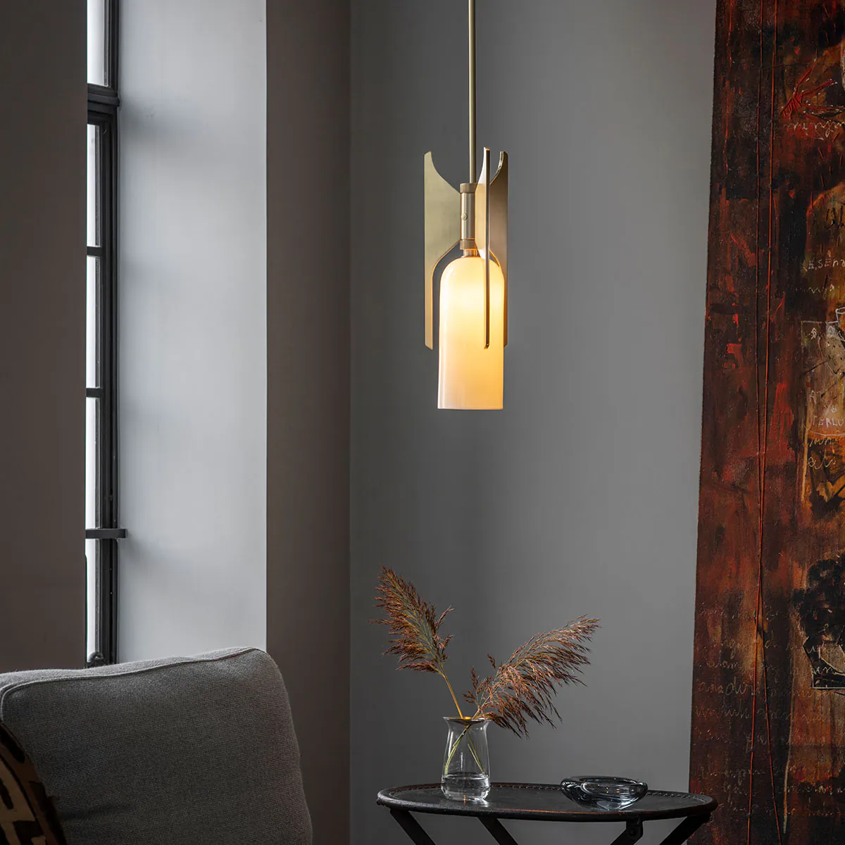 blendfreies Licht: Bert Frank Pennon Pendelleuchte, Ø: 15,7 cm, Messing gebürstet – gefertigt aus gebürstetes Messing und Porzellan, luxuriöse Verarbeitung Perfekt für Esszimmer oder Lounge: Bert Frank Pennon Pendelleuchte, Ø: 15,7 cm, Bronze aus goldfarbene Oberfläche und Porzellan – atmosphärisches Licht