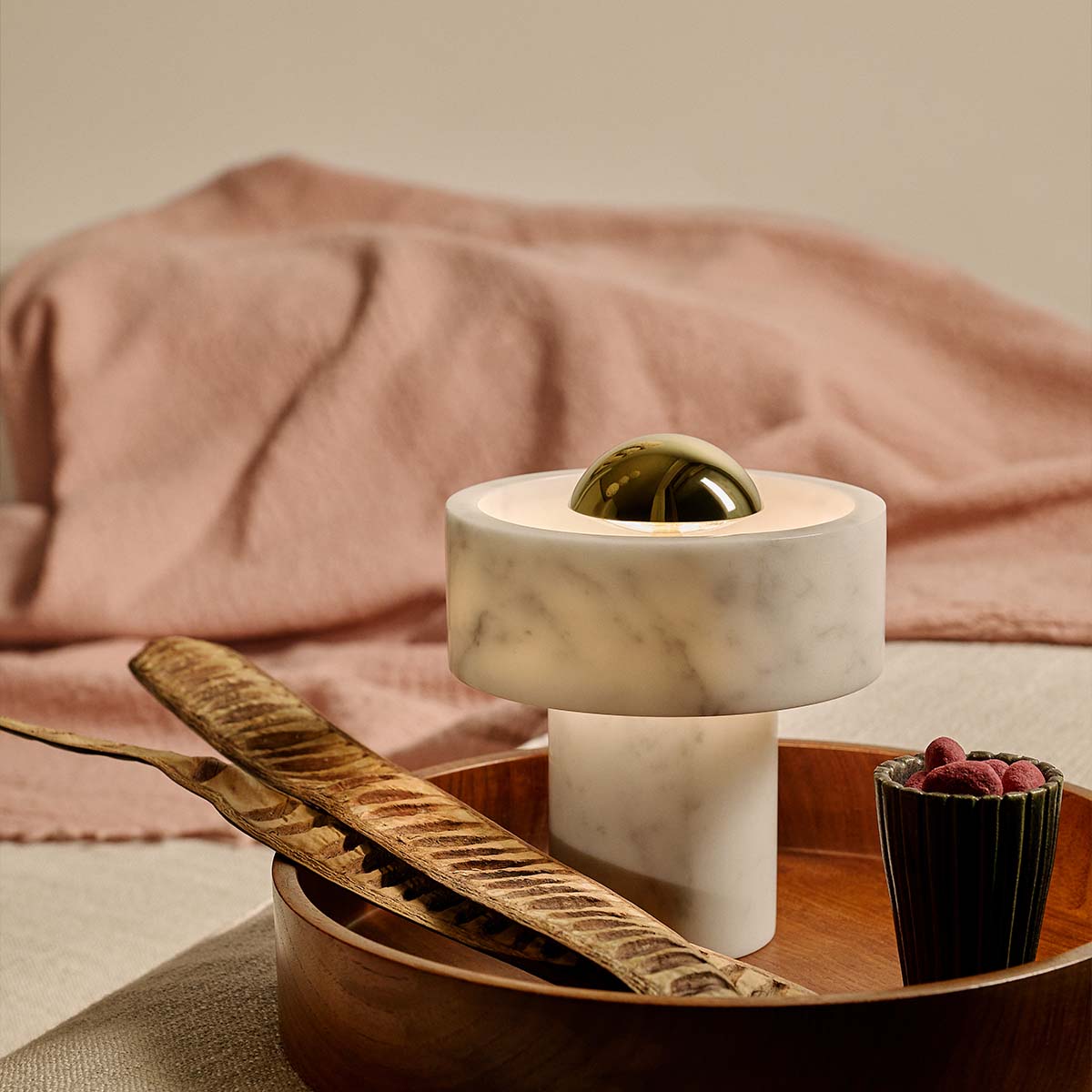 Tom Dixon Stone Portable Akku LED Tischleuchte, H: 19 cm, Silber