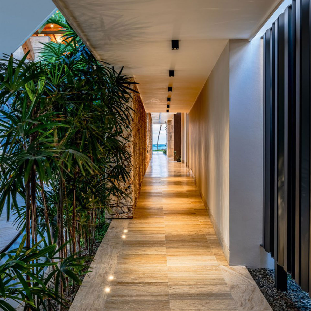 BOXY 2 L+ 92733 DIM8 Aufbaustrahler, L: 14,8 cm, B: 8 cm, IP 53, Schwarz, Extra-Warmweiß 2700K BOXY 2 L+ 93033 DIM8 Aufbaustrahler, L: 14,8 cm, B: 8 cm, IP 53, Weiß, Warmweiß 3000K