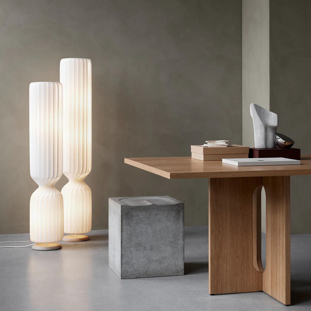 TR41 Stehleuchte, PC / Vliesstof, Ø: 25 cm, H: 107 cm TR41 Stehleuchte, PC / Vliesstof, Ø: 25 cm, H: 147 cm