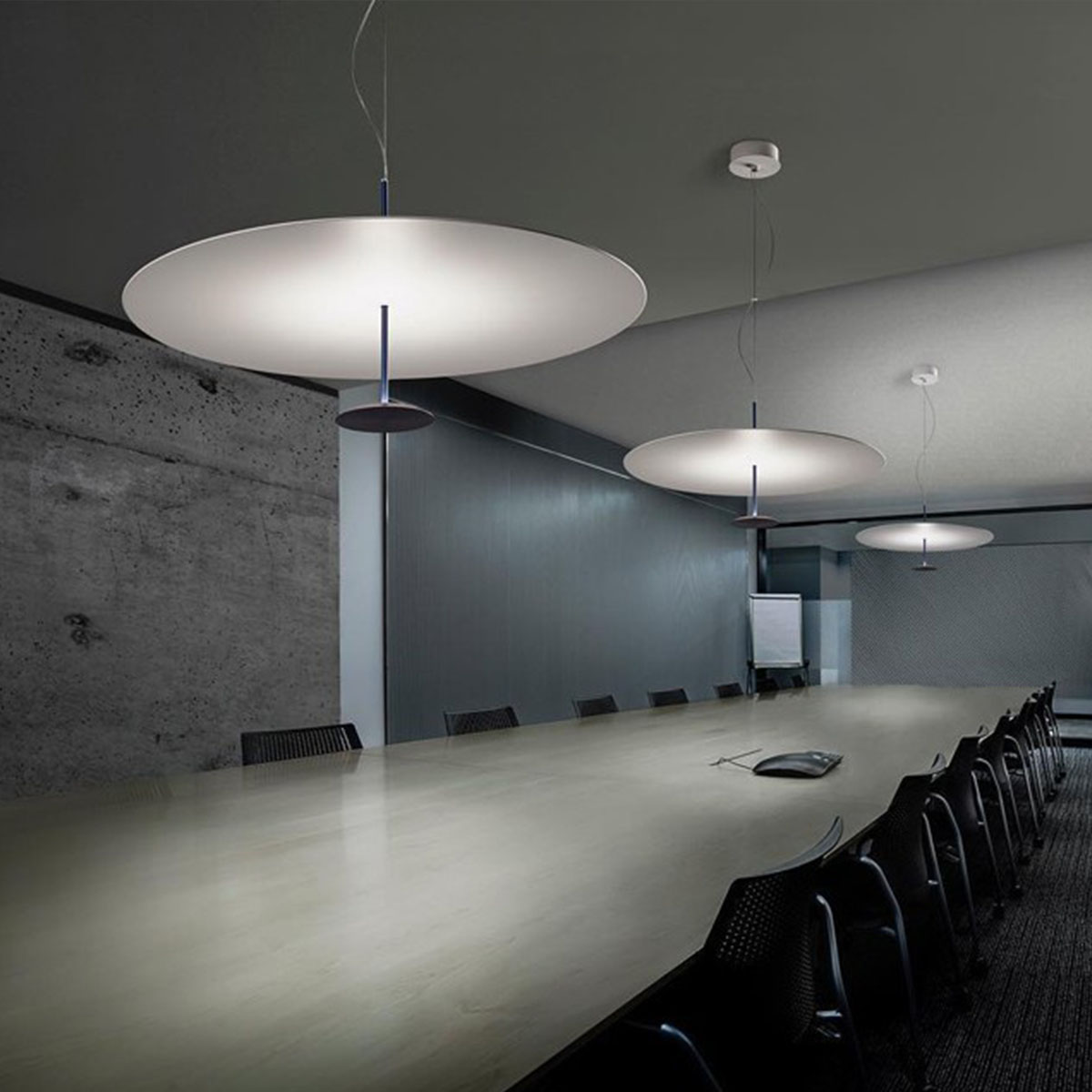 Dot 800 Pendelleuchte, Ø: 80 cm, Schwarz eloxiert, Warmweiß 3000K, 1-10V, DALI Dot 800 Pendelleuchte, Ø: 80 cm, Messing eloxiert, Extra-Warmweiß 2700K, Phase Cut