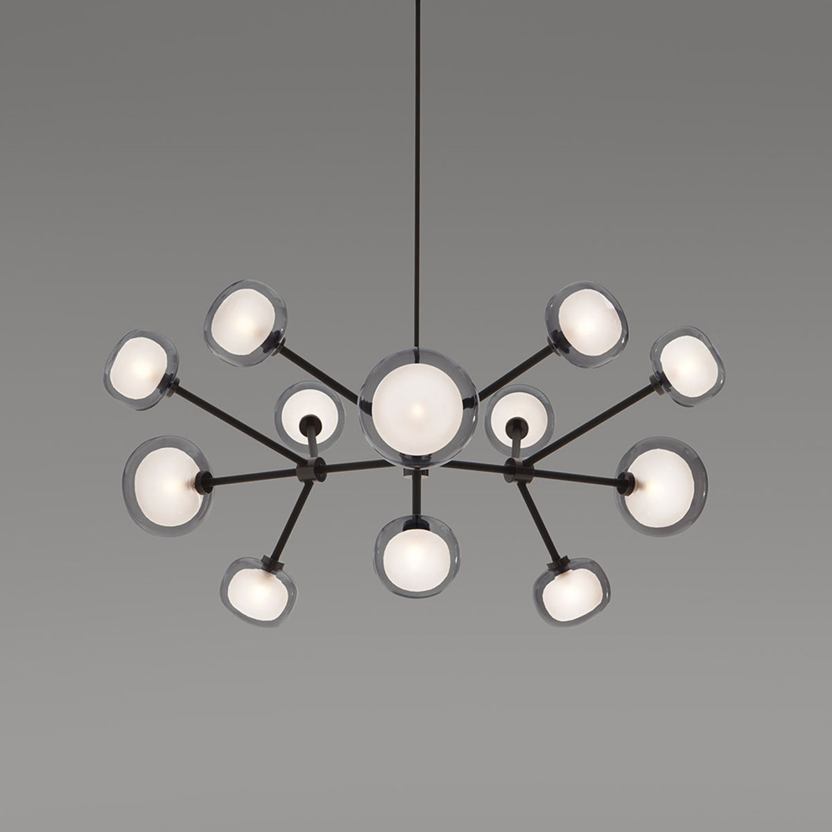 Nabila 552.12 Pendelleuchte 12-flammig Ø: 102 cm, Schwarz Matt / Schwarz Chrom & Rauchglas