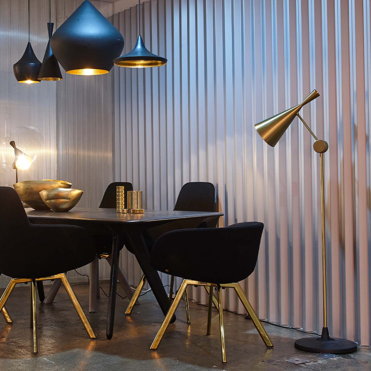 Tom Dixon Beat LED Stehleuchte, H: 157 cm, Schwarz Tom Dixon Unbeaten LED Stehleuchte, H: 157 cm, Aluminium