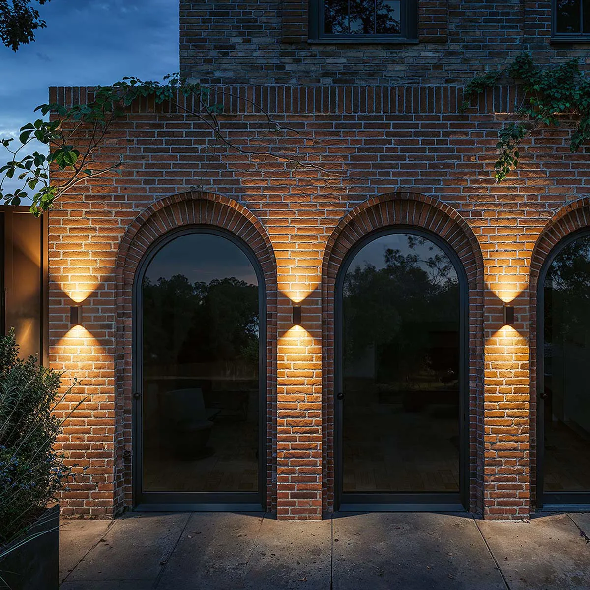 iem.2 Wandleuchte, H: 15 cm, T: 8,2 cm, Deep Black