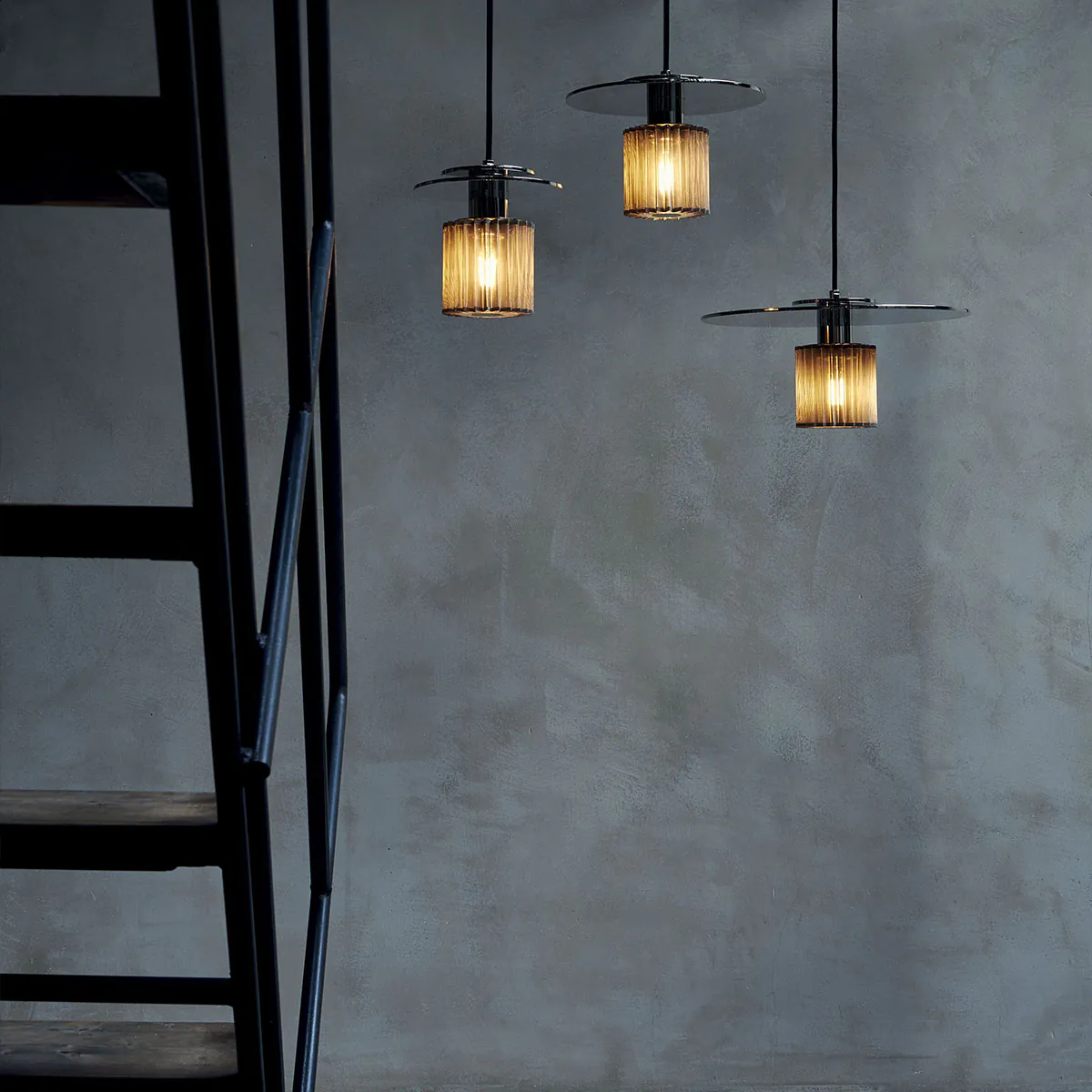 In The Sun 270 Pendelleuchte Silber, Netz Silber Ø 27 cm – elegantes Design des Herstellers DCW Editions ideal über einer Kochinsel