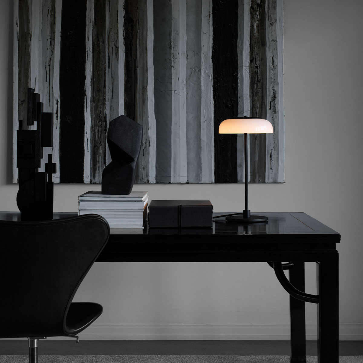 Blossi Tischleuchte, Ø: 23 cm, H: 44 cm, Gold & Glas transparent Blossi Tischleuchte, Ø: 23 cm, H: 44 cm, Schwarz & Opalglas