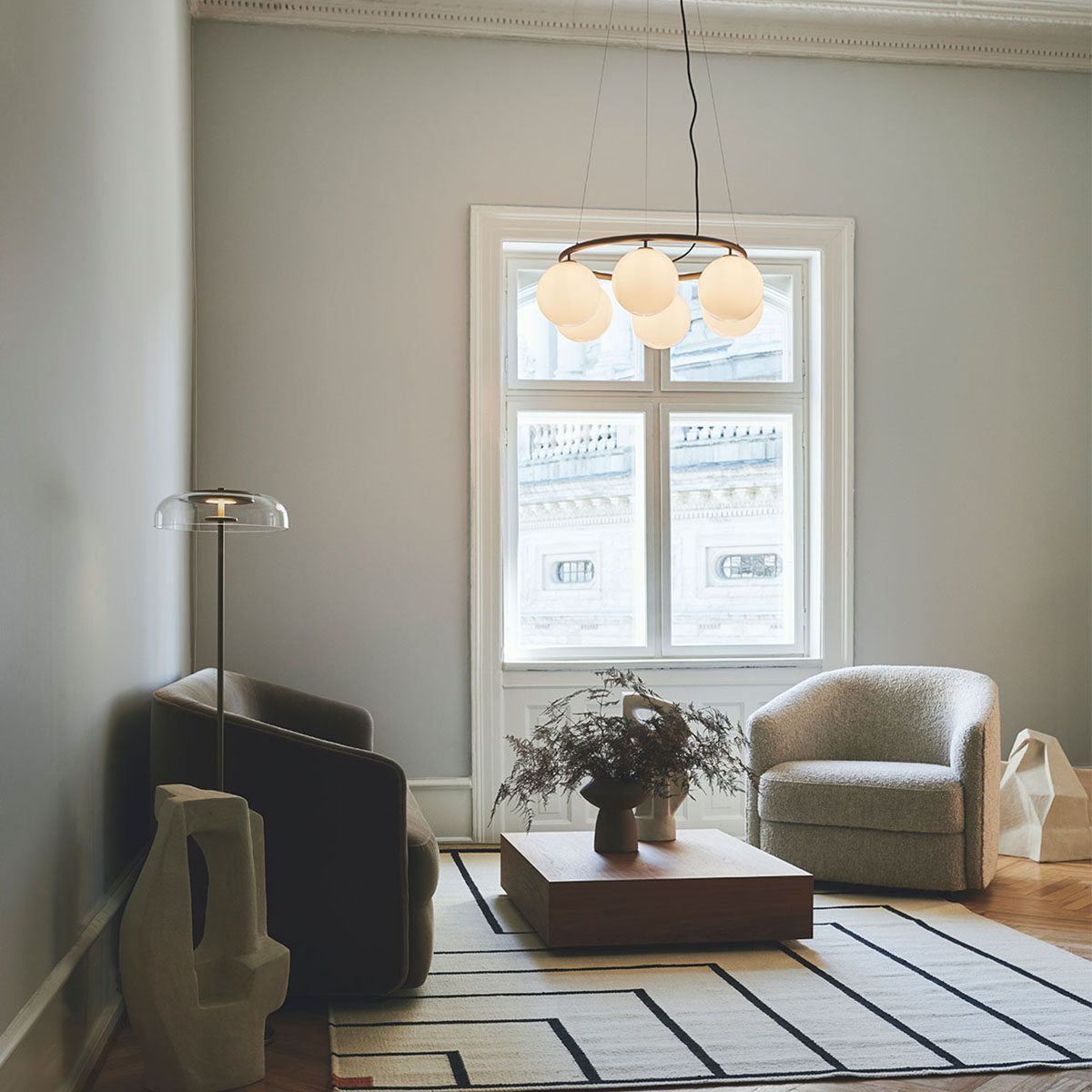 Blossi Stehleuchte, H: 120 cm, Gold & Glas transparent Blossi Stehleuchte, H: 120 cm, Schwarz & Opalglas