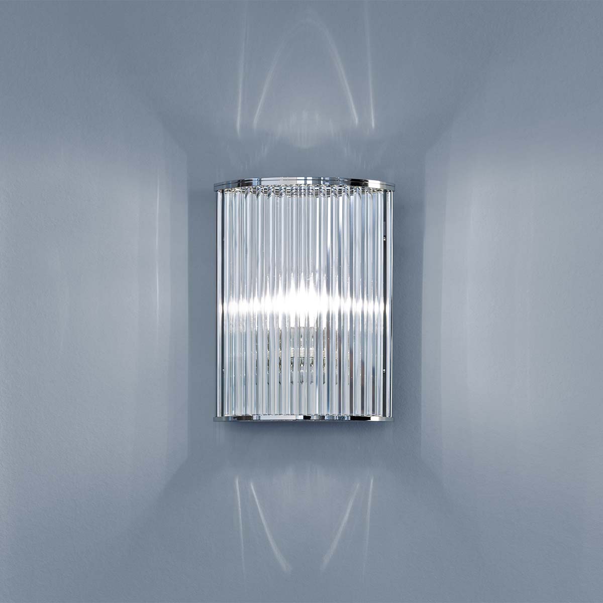 Stilio Uno 240 Wandleuchte, Glanz vernickelt & handpoliert, B: 23,4 cm Elegante Wandleuchte mit zylindrischen Glasschirm