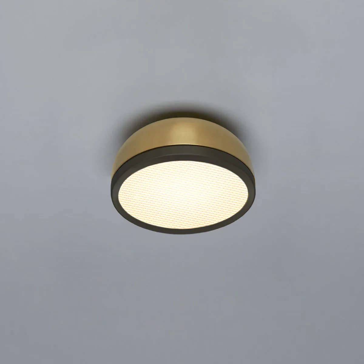 Molly 556.72 Wand - Deckenleuchte Ø: 20 cm, Messing, Schwarz Molly 556.72 Wand - Deckenleuchte Ø: 20 cm, Messing, Schwarz