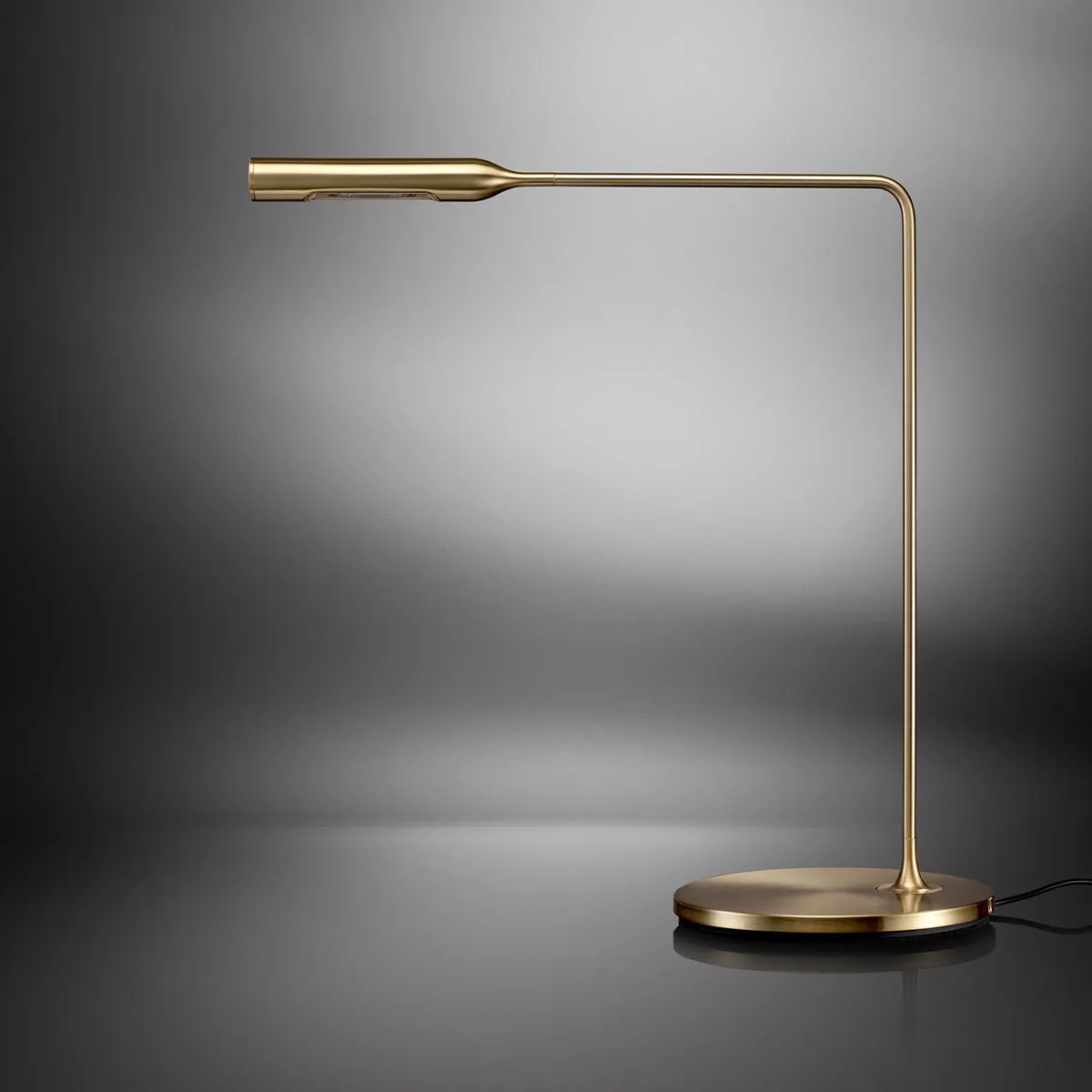 Flo Desk Tischleuchte, H: 43 cm, Gold gebürstet, Extra-Warmweiß 2700K