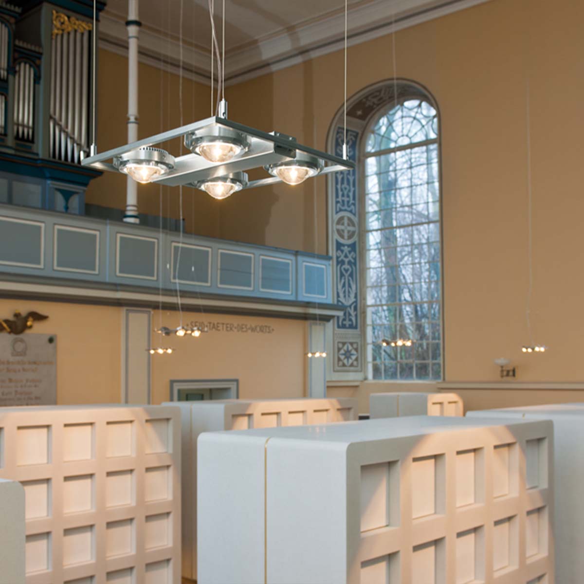 Ocular Quadrat 310 Pendelleuchte, L: 31 cm, B: 31 cm, Matt schwarz Moderne und quadratische Pendelleuchte mit vier Linsen in der Halle hängend