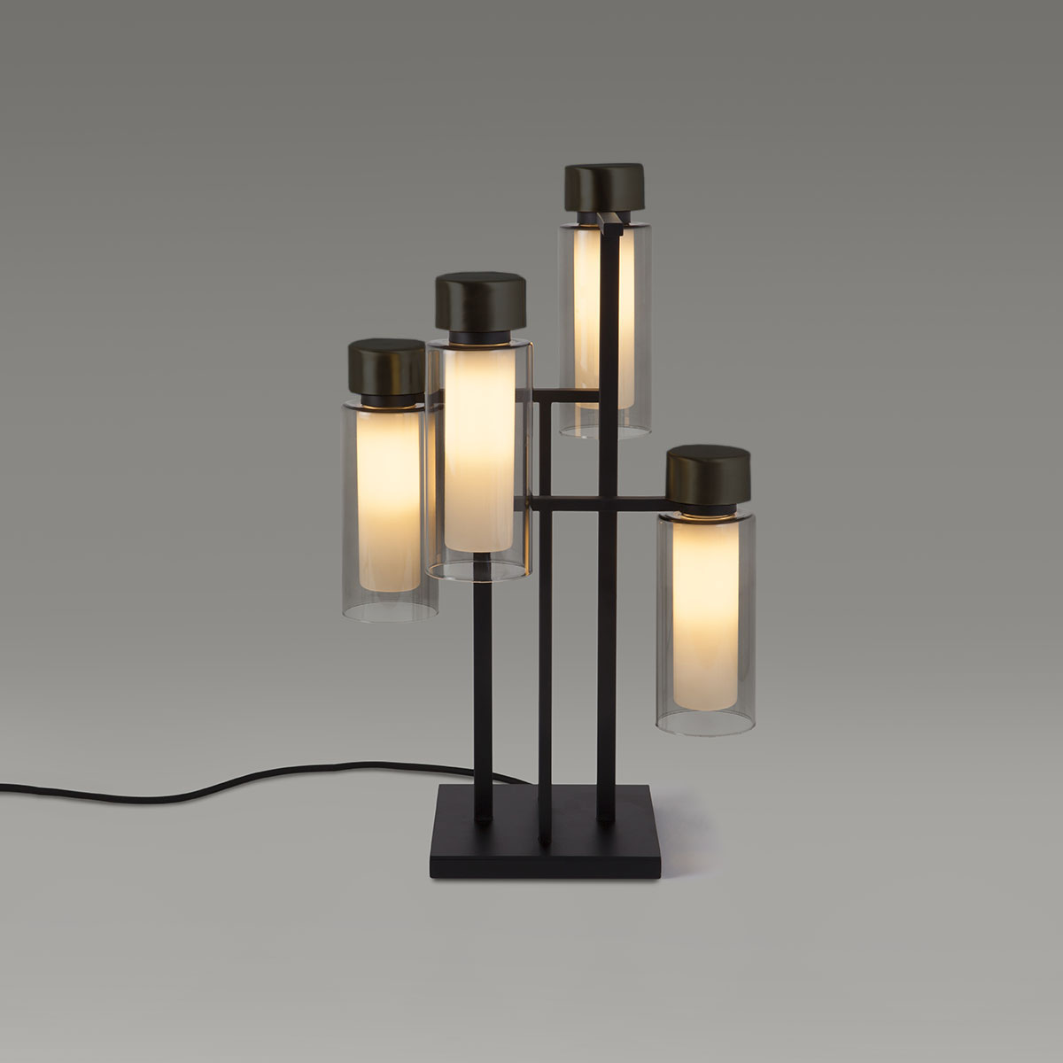 TOOY Osman 560.34 Tischleuchte 4-flammig H: 55 cm Schwarz Matt / Schwarz Chrom & Rauchglas Schaltbar