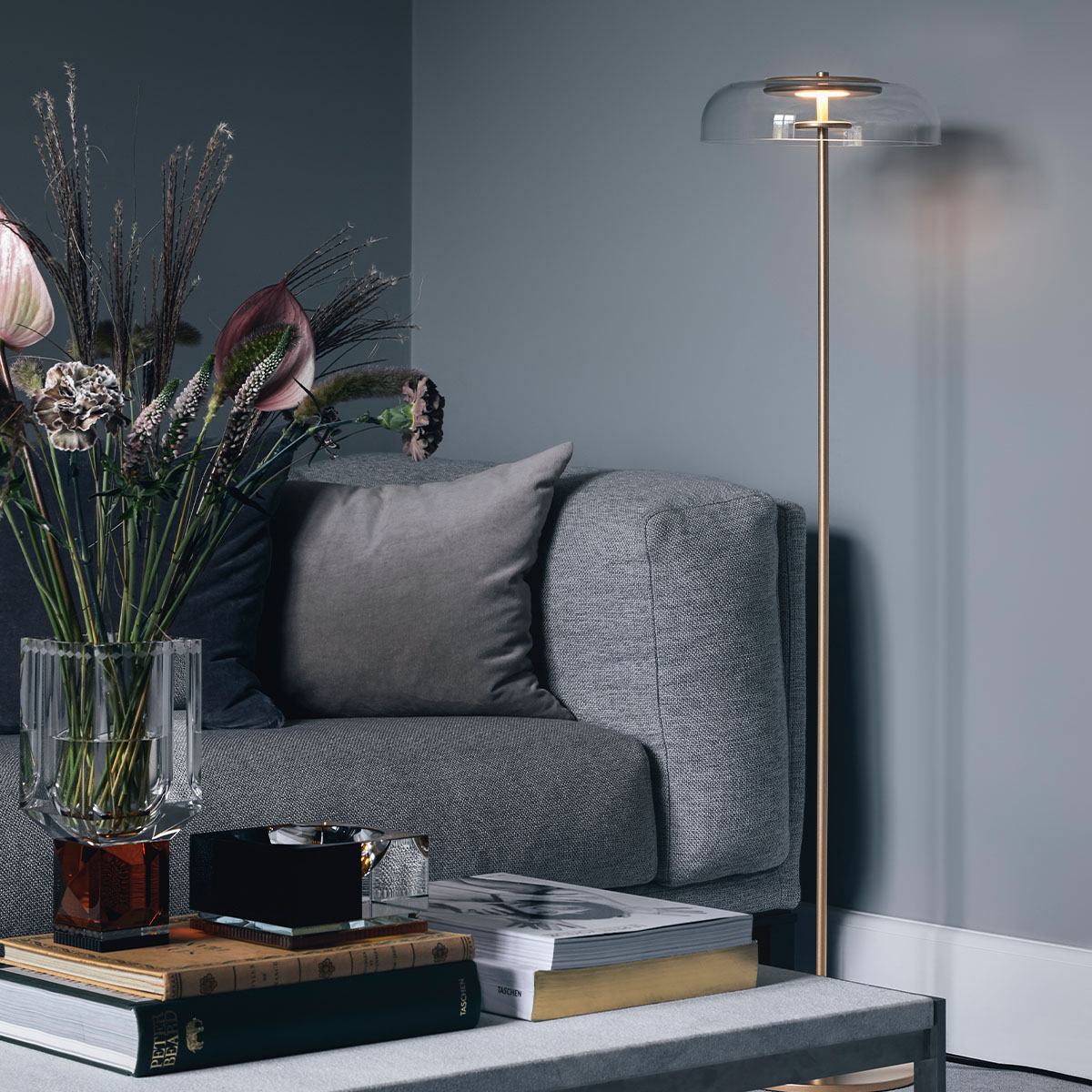 Blossi Stehleuchte, H: 120 cm, Gold & Glas transparent Blossi Stehleuchte, H: 120 cm, Schwarz & Opalglas