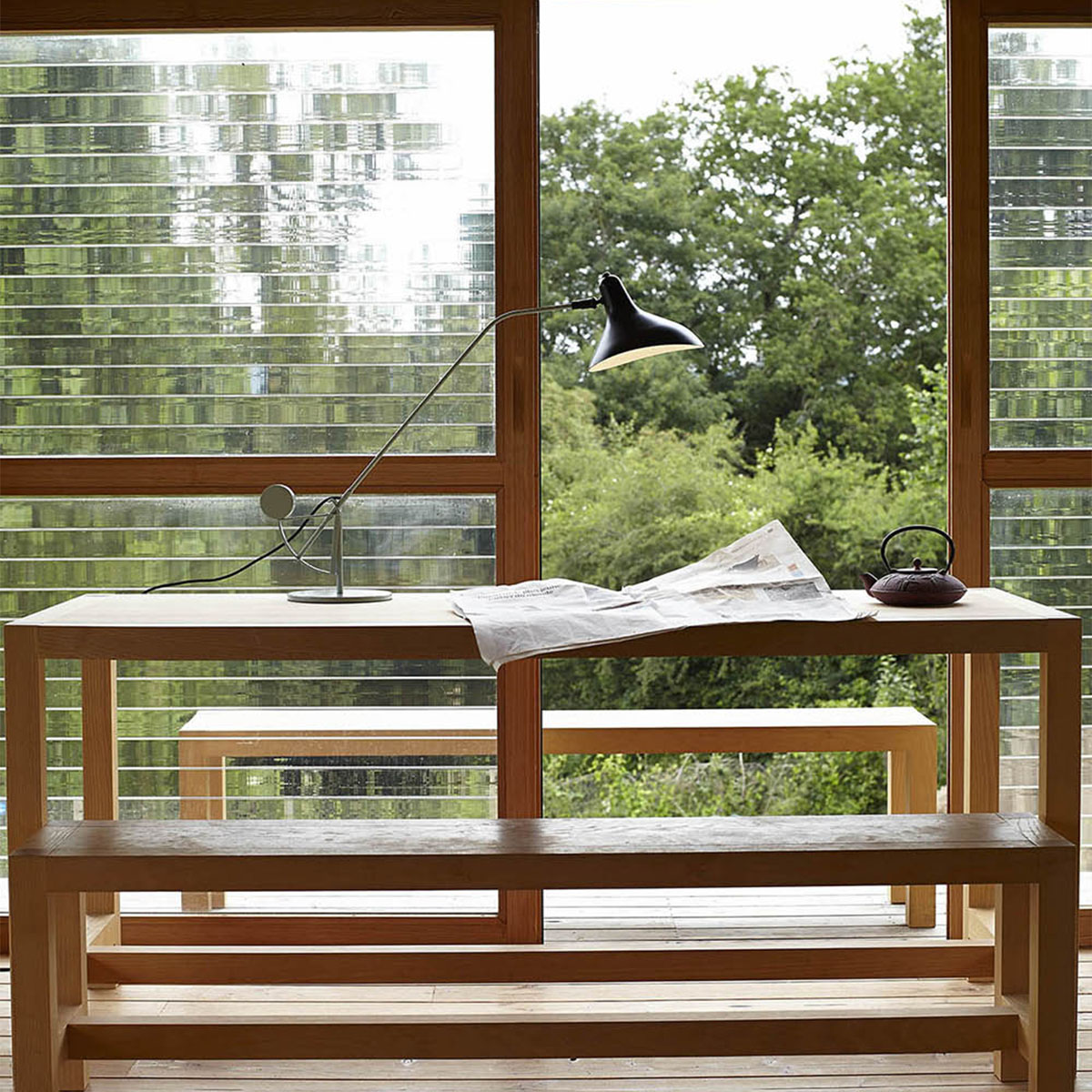 Mantis BS3 Tischleuchte H: 63 cm - 84 cm in Schwarz – exklusive Designerlampe von DCW Editions passt perfekt auf den Beistelltisch Mantis BS3 Tischleuchte H: 63 cm - 84 cm in Schwarz – exklusive Designerlampe von DCW Editions passt perfekt auf den Beistelltisch