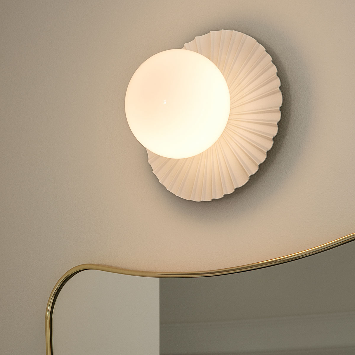 Liila Muuse Small Wand- und Deckenleuchte, Ø: 20 cm, Weiß