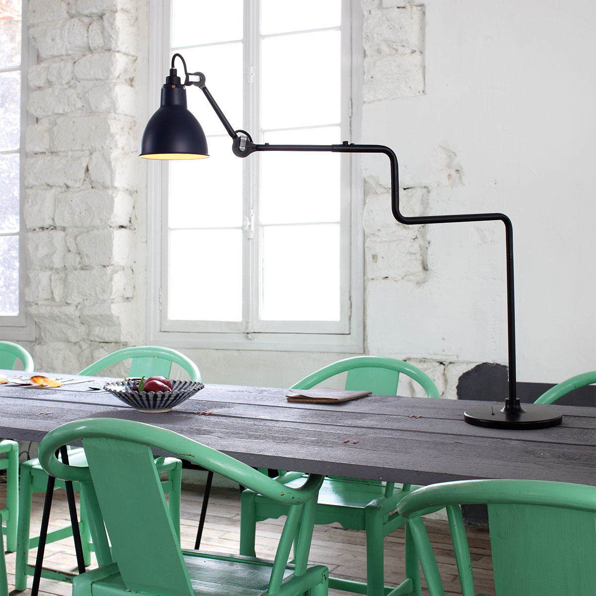 Lampe Gras N° 317 Tischleuchte, H: 65 cm Schwarz, Schirm Polycarbonat Rund in Schwarz Weiß – hochwertige Designerlampe von DCW Editions geeignet fürs Wohnzimmer Lampe Gras N° 317 Tischleuchte, H: 65 cm Schwarz, Schirm Messing Rund in Schwarz Messing – exklusive Designerlampe aus dem Hause DCW Editions für den Nachttisch