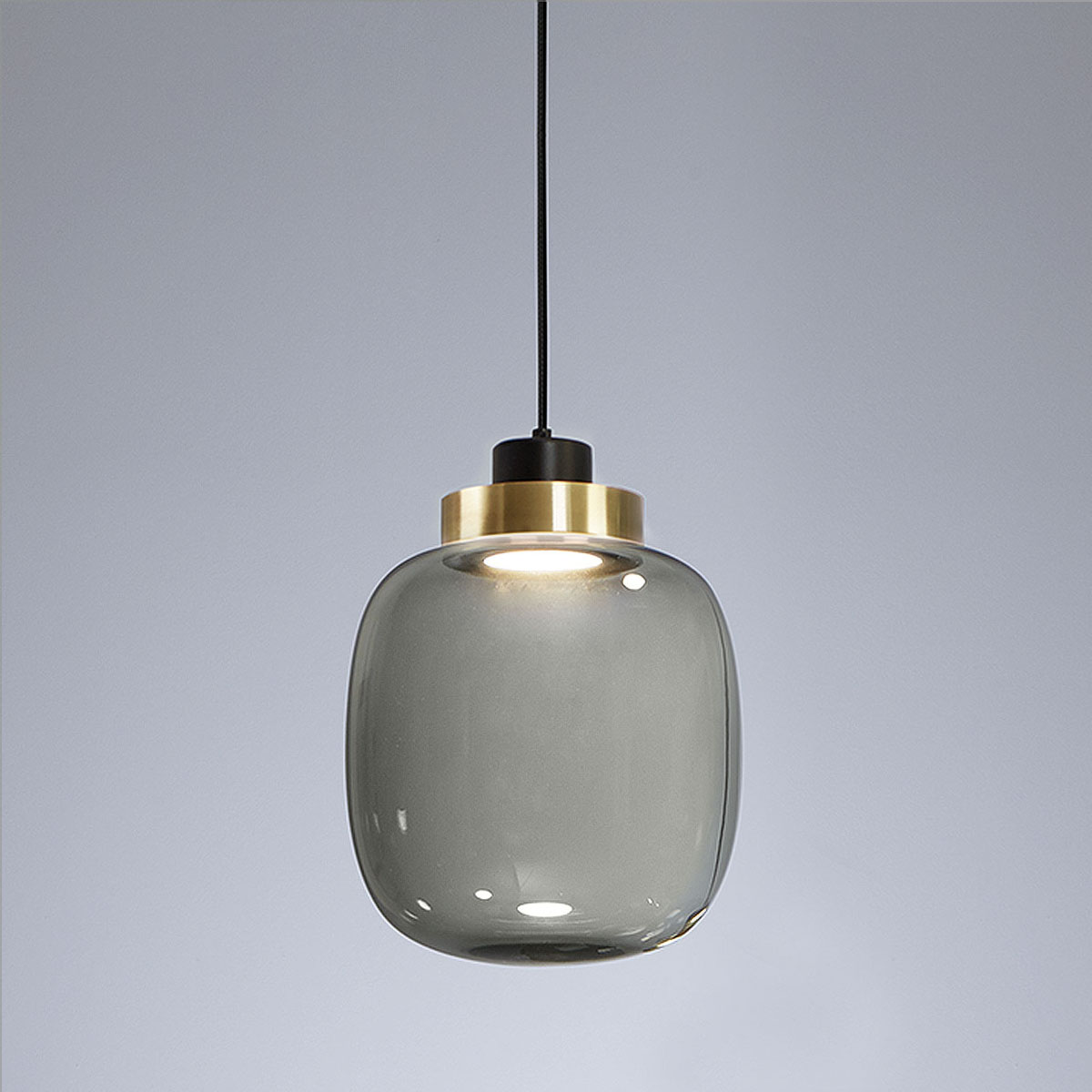 Legier 557.22 Pendelleuchte, Schwarz & Messing, Rauchglas