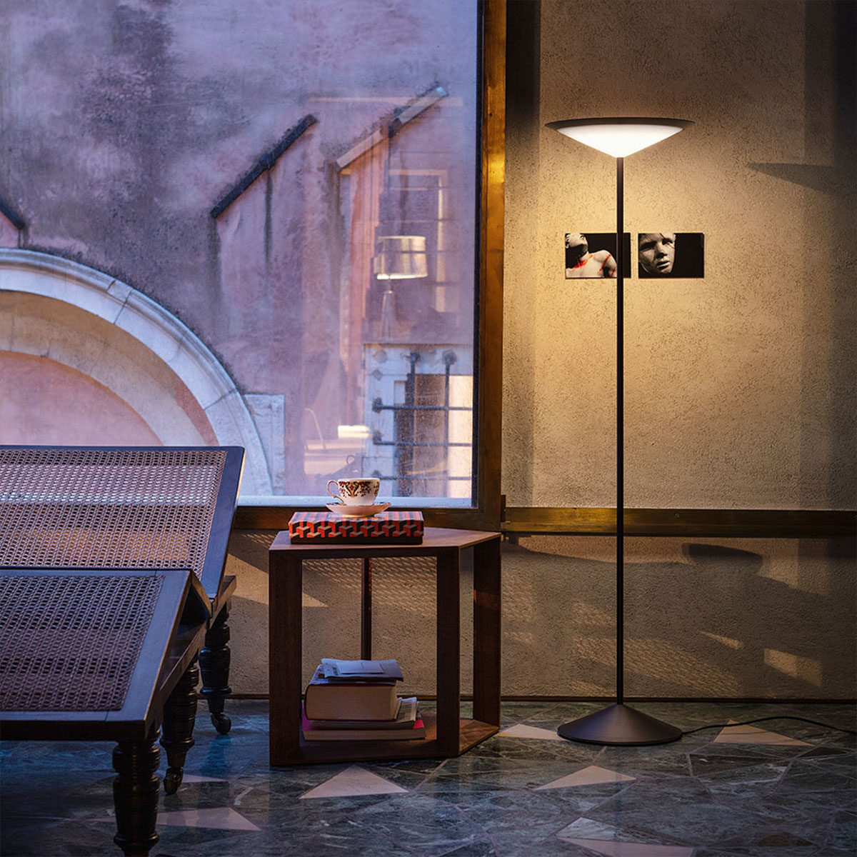 Penta Light Narciso 1710-10 Stehleuchte, H: 130 cm LED Stehleuchte – mundgeblasenes Glas in Gold, moderne Formsprache, atmosphärisches Leuchten, setzt Akzente in der Küche, geeignet für Wohnzimmer, Leseecke oder Büro